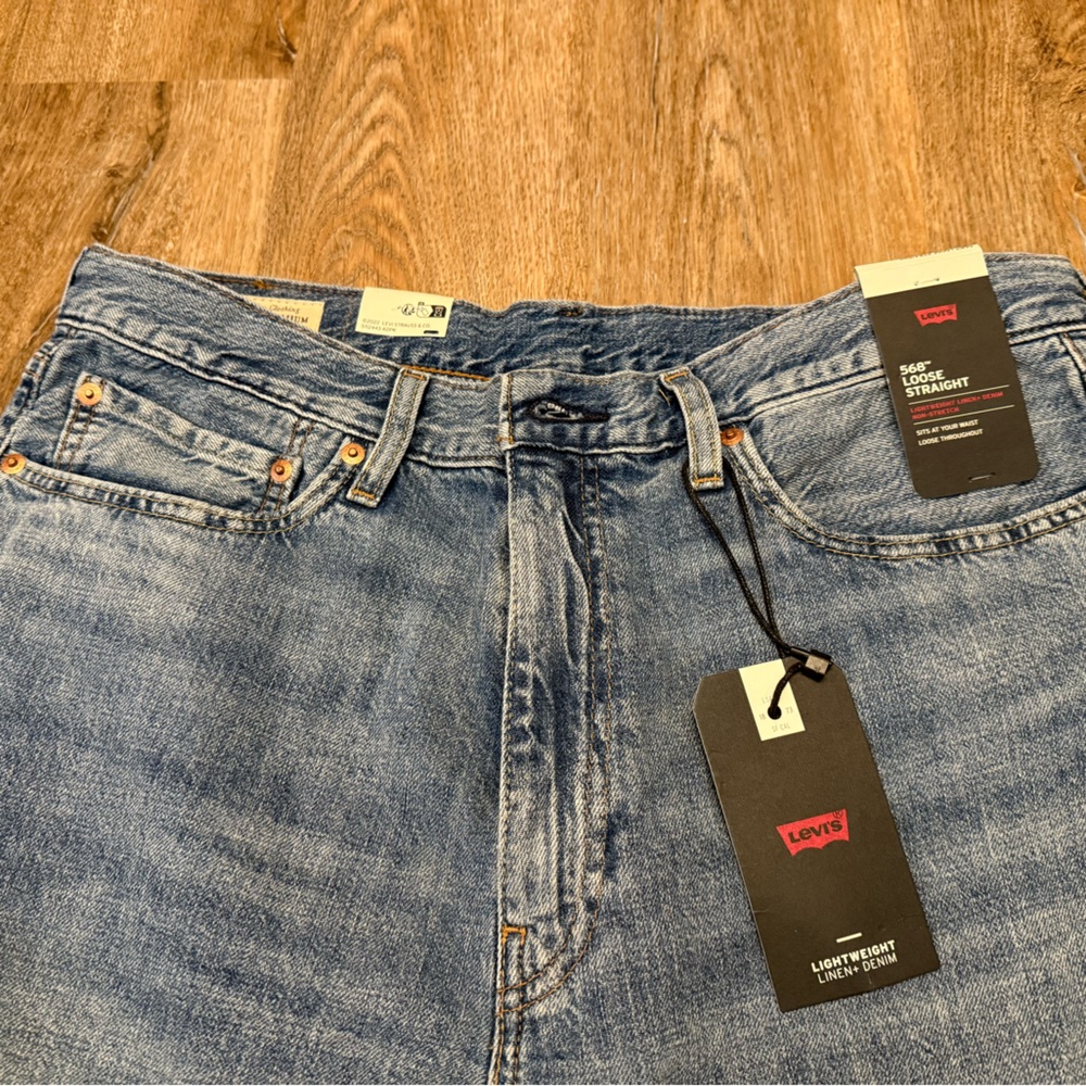 Levi's 568 Lightweight Jeans